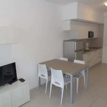 Apartmán Modern Featuring A Rooftop Pool *