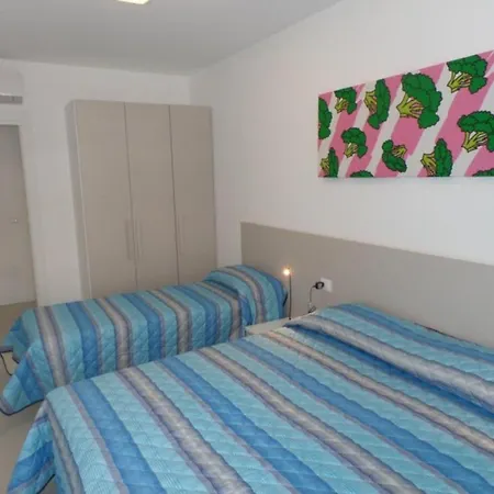דירה Modern Featuring A Rooftop Pool ביביונה