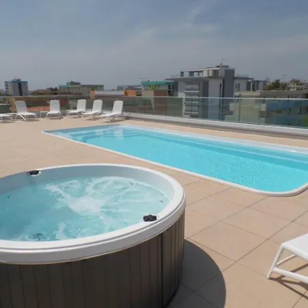 Modern Featuring A Rooftop Pool Apartmán Bibione